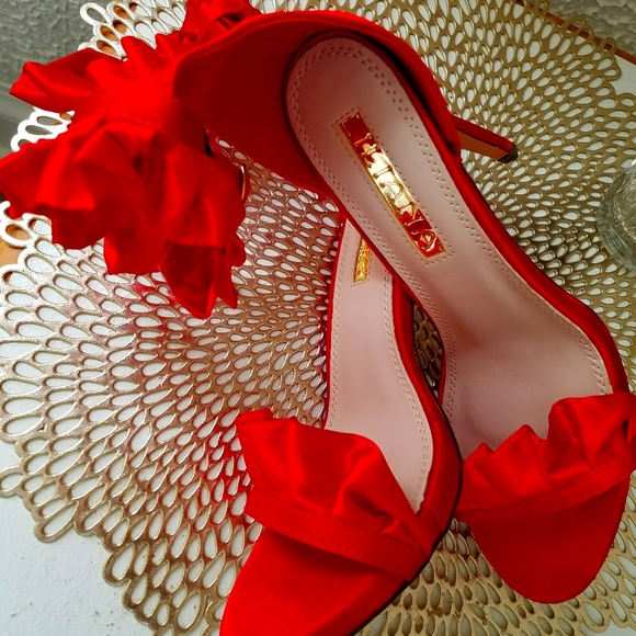 Elegant Red Ruffle Heels - Picture 3 of 6